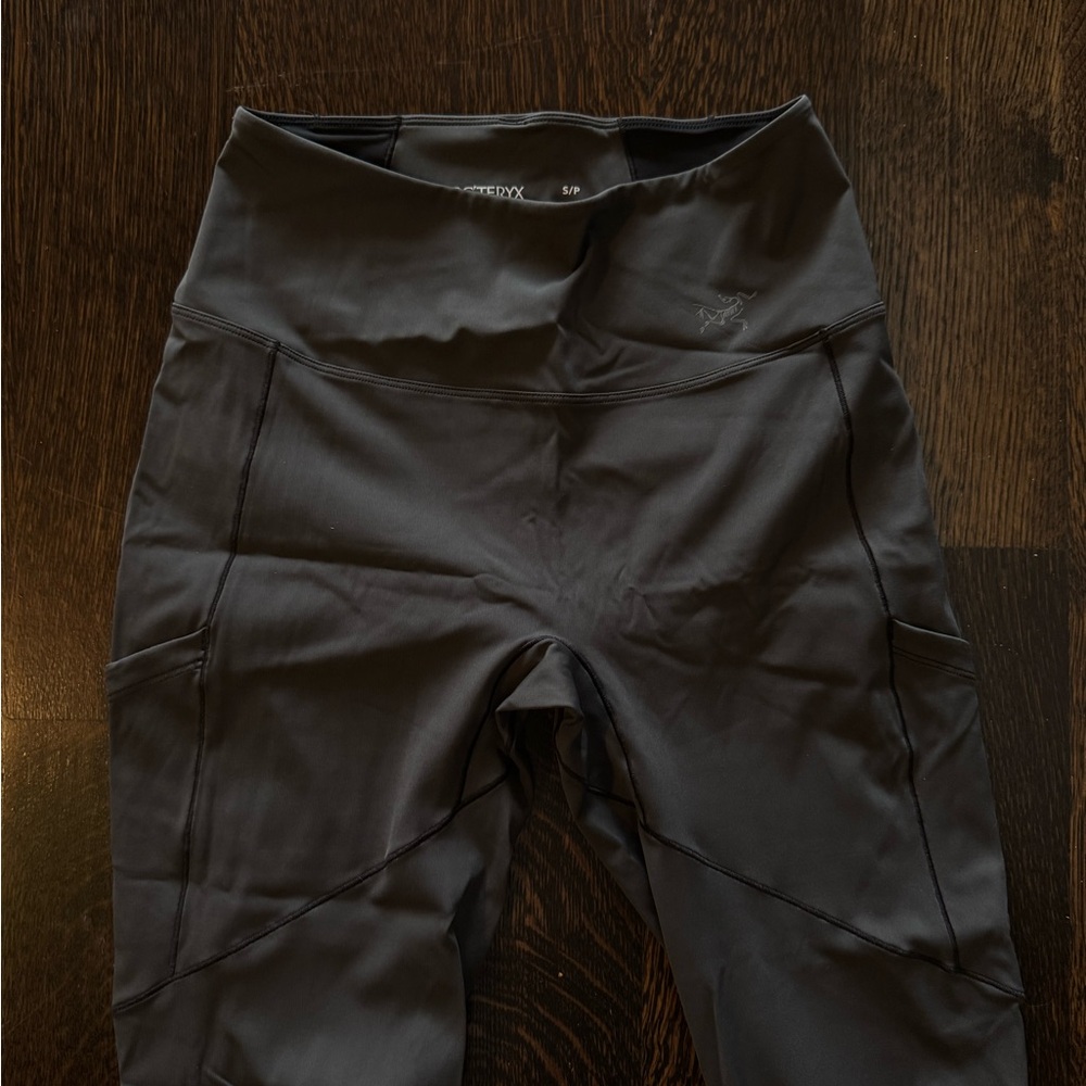 Arc’Teryx - womens High-Waisted Leggings